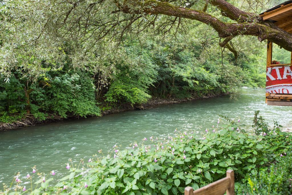 Отель Rafting Kamp Dvije Vrbe Фоча Экстерьер фото